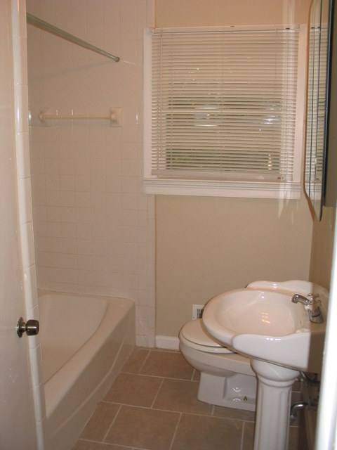 Brick Carport House: Hall bath