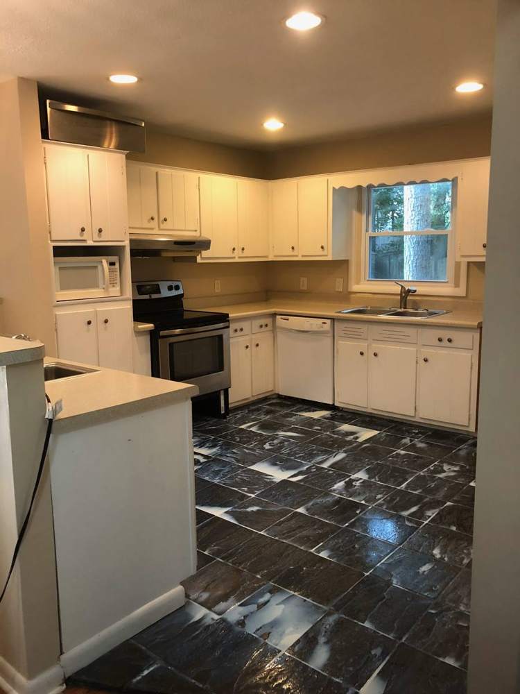 Pine Ranch: Kitchen
