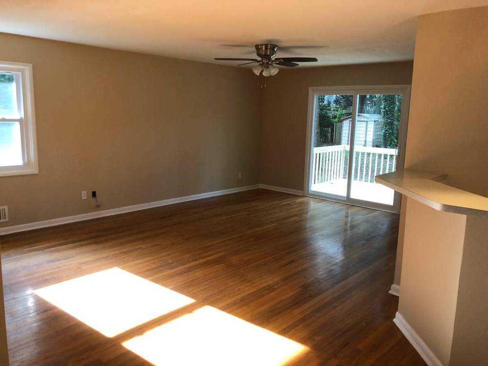 Pine Ranch: Living room, other angle