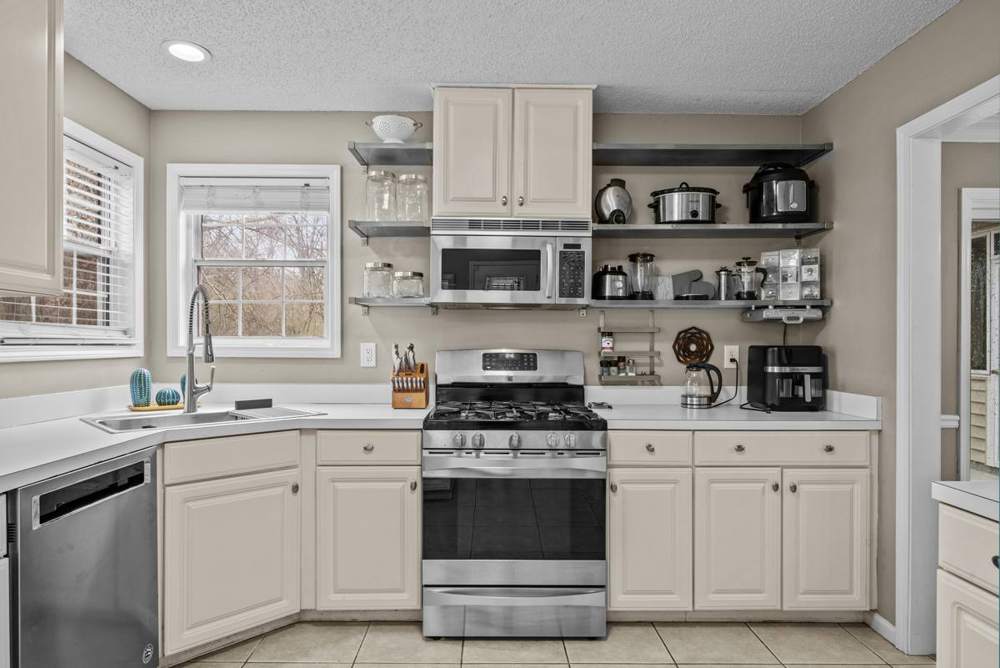 Rose CT Haven: Kitchen