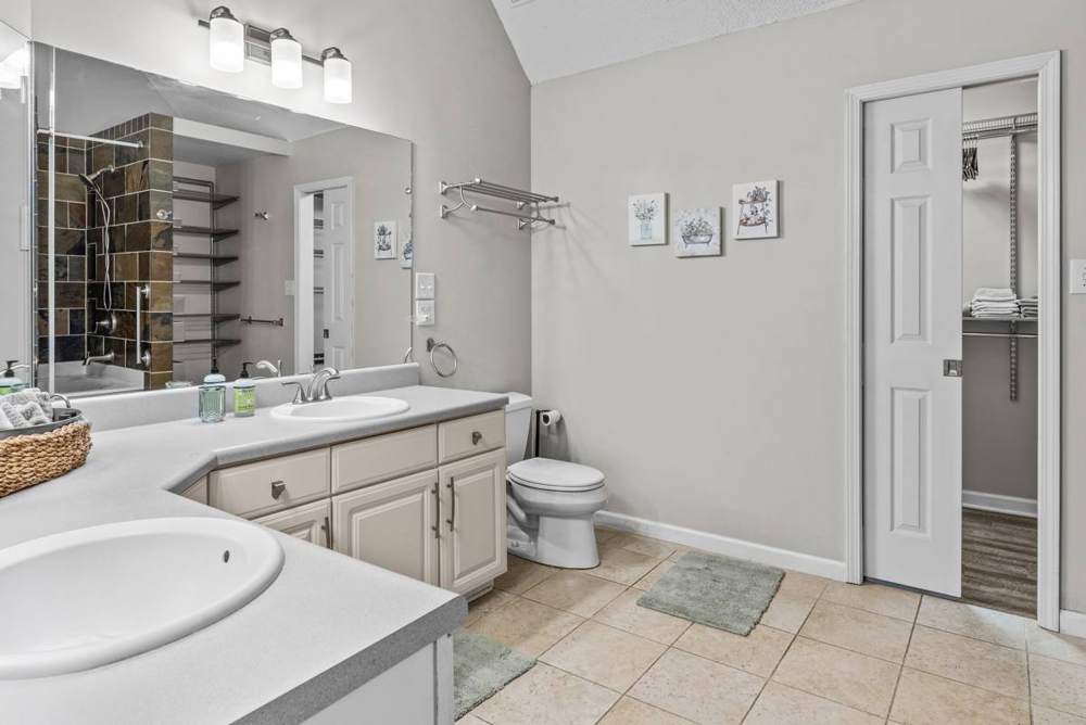 Rose CT Haven: Bathroom