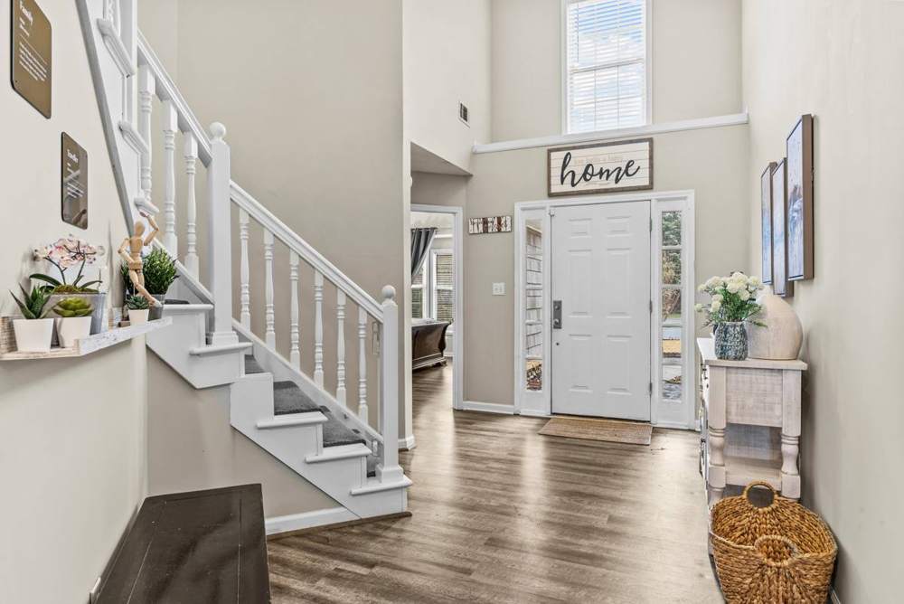 Rose CT Haven: Entry and stairs